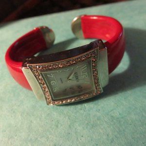 RED BAND STUDIO QUARTZ WATCH/PRE-OWN/NEWER BATTERY